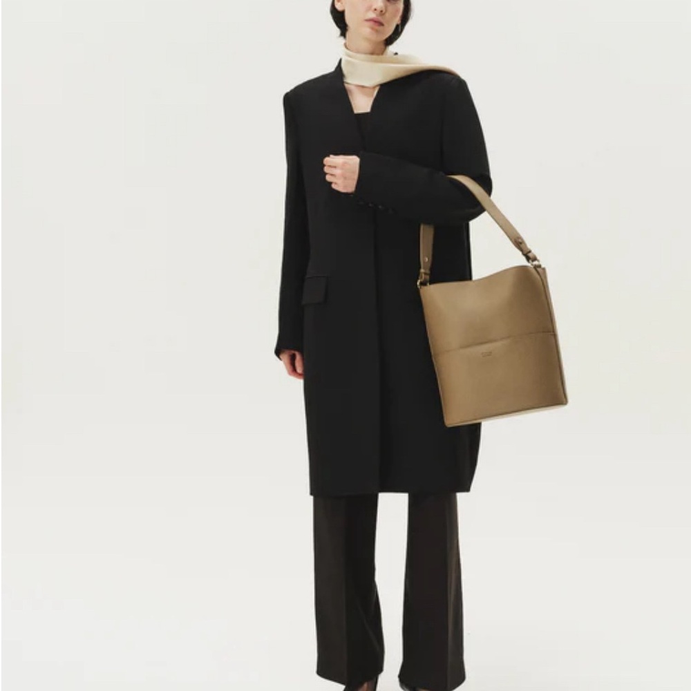 Freja Tall Tote in Taupe